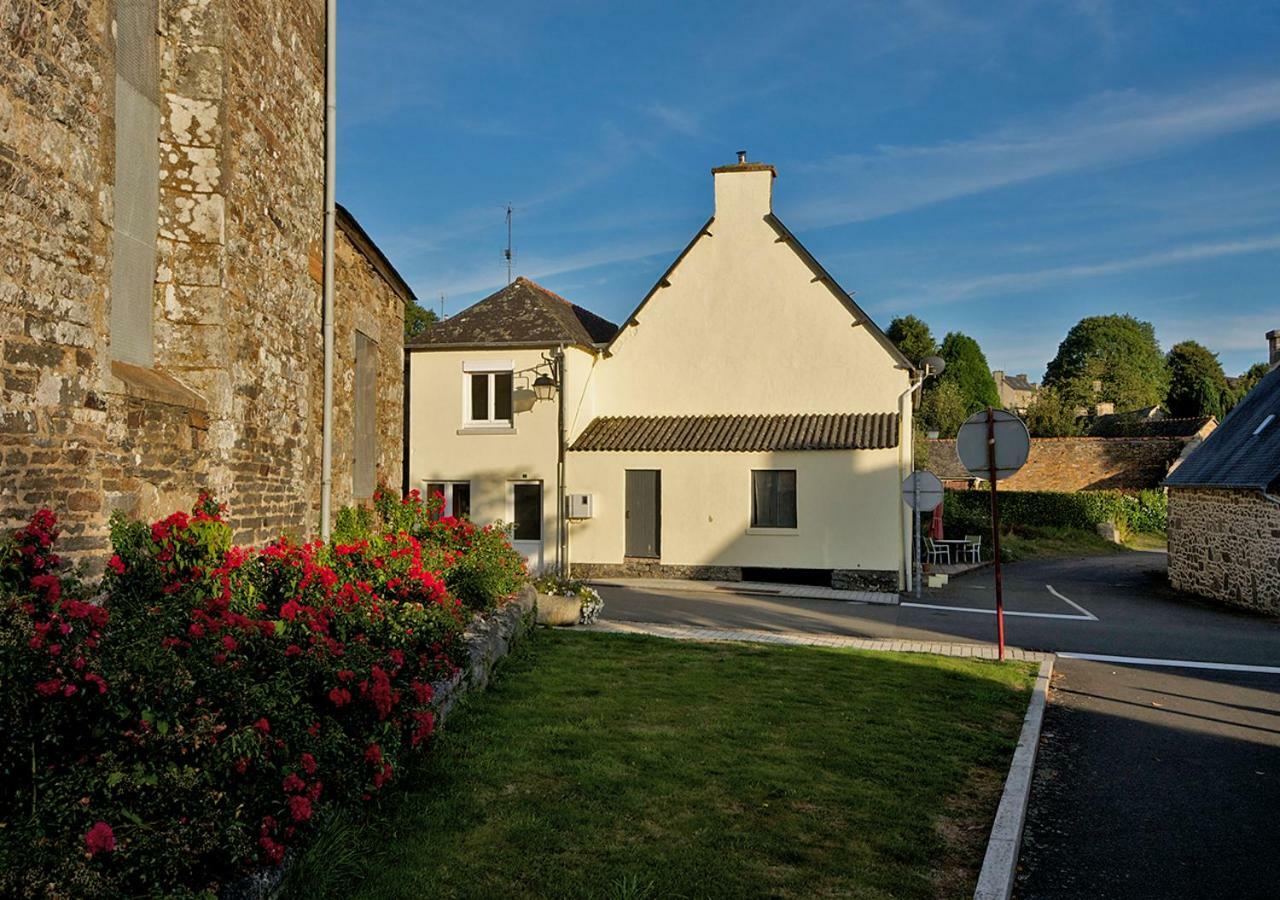 Auberge Le Canard Qui Rit Plélauff Exterior foto
