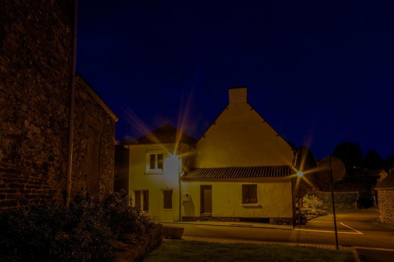 Auberge Le Canard Qui Rit Plélauff Exterior foto